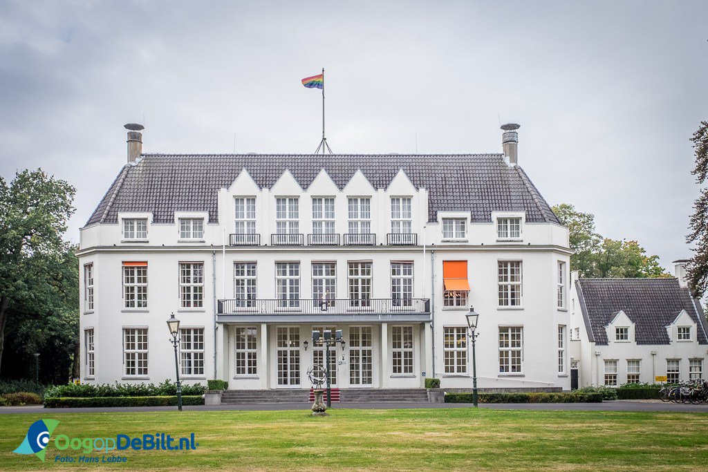 Regenboogvlag op Jagtlust oogopnederland.nl/debilt/2016/10…