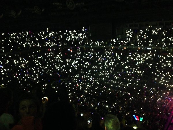 LMCrowds's tweet photo. #GetWeirdTourManchester https://t.co/7PSL3wQyFA