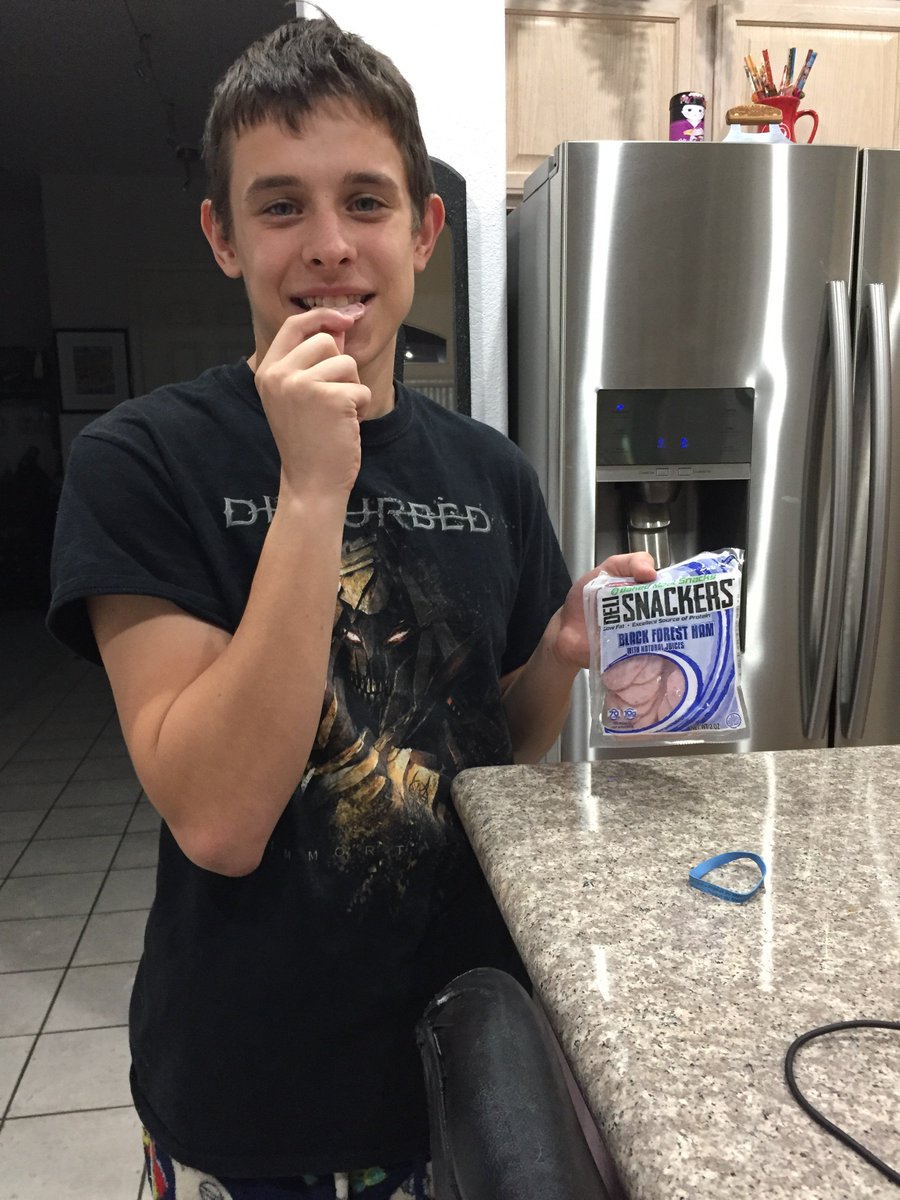 Jlubes79's tweet photo. Black Forest ham deli snackers are yummy!!!!@LandOFrost  @Influenster #DeliSnackers #GoodForEmSnack #contest. https://t.co/GJeOsjEdC4