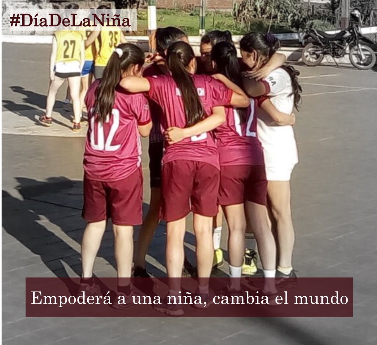 ahascheff's tweet photo. These hard-working girls in Paraguay are showing the boys how you play basketball! #DiaInternacionalDeLaNina #pcpy https://t.co/OWyJrgnzHx