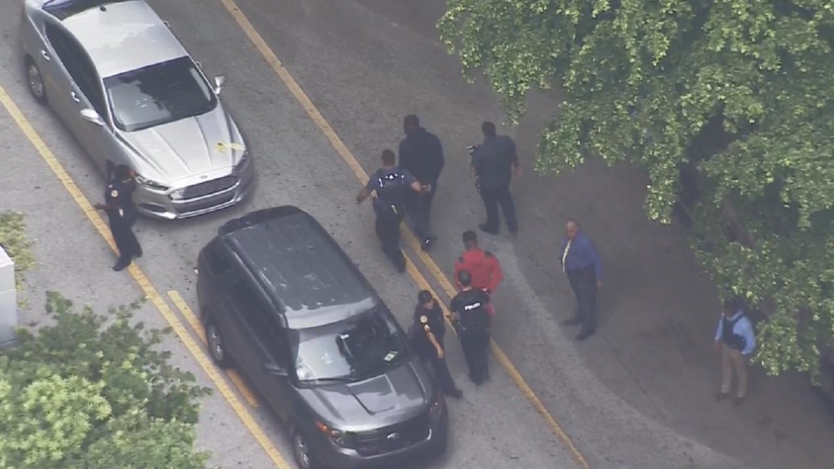 #BREAKING 2 men detained in connection to South Beach shooting that left tourist dead bit.ly/2d53EZ2?utm_me… https://t.co/DEIi0YvFh6