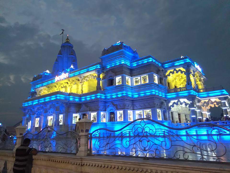 ankumall's tweet photo. #PremTemple #Mathura ☺☺ https://t.co/bqs45whxnv