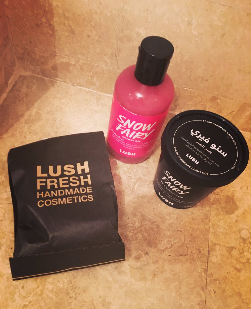 cherylcathcart's tweet photo. The most wonderful time of the year has arrived .... @LushLtd 😘🎄❄️☃🎅🏻❤️👌🏼 #lush #snowfairy #smellingdelicious https://t.co/PaZtZXYvrN