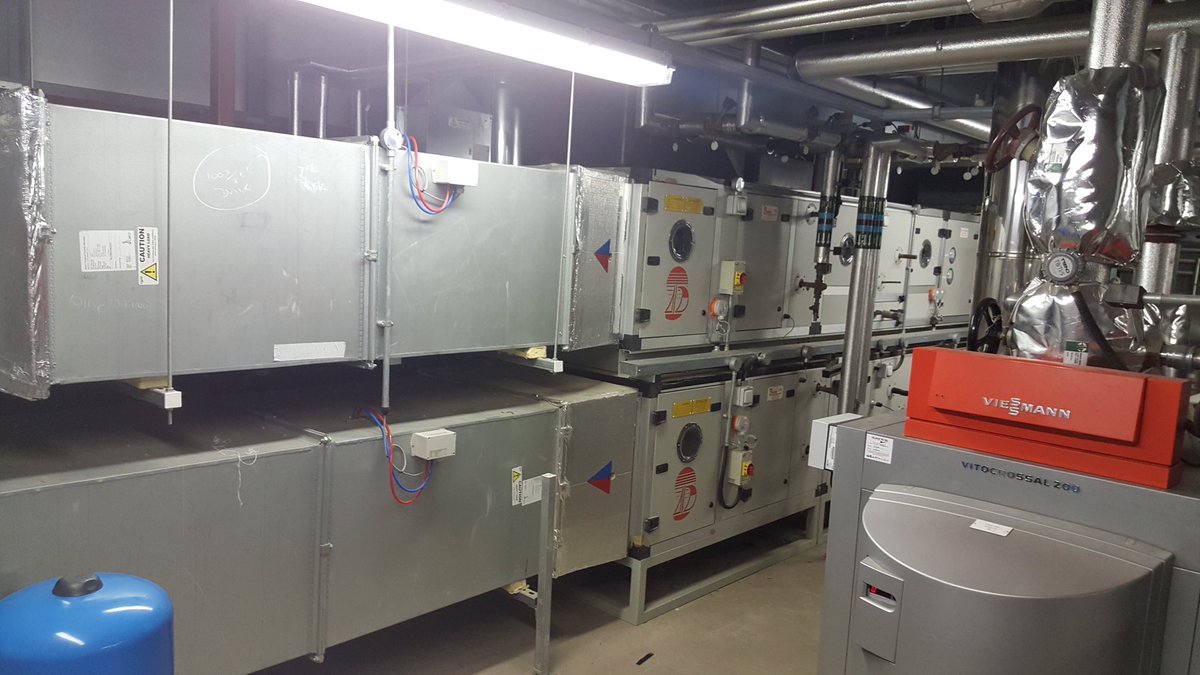 team33206573's tweet photo. #lovecommercial https://t.co/r1Wf2xhkKh