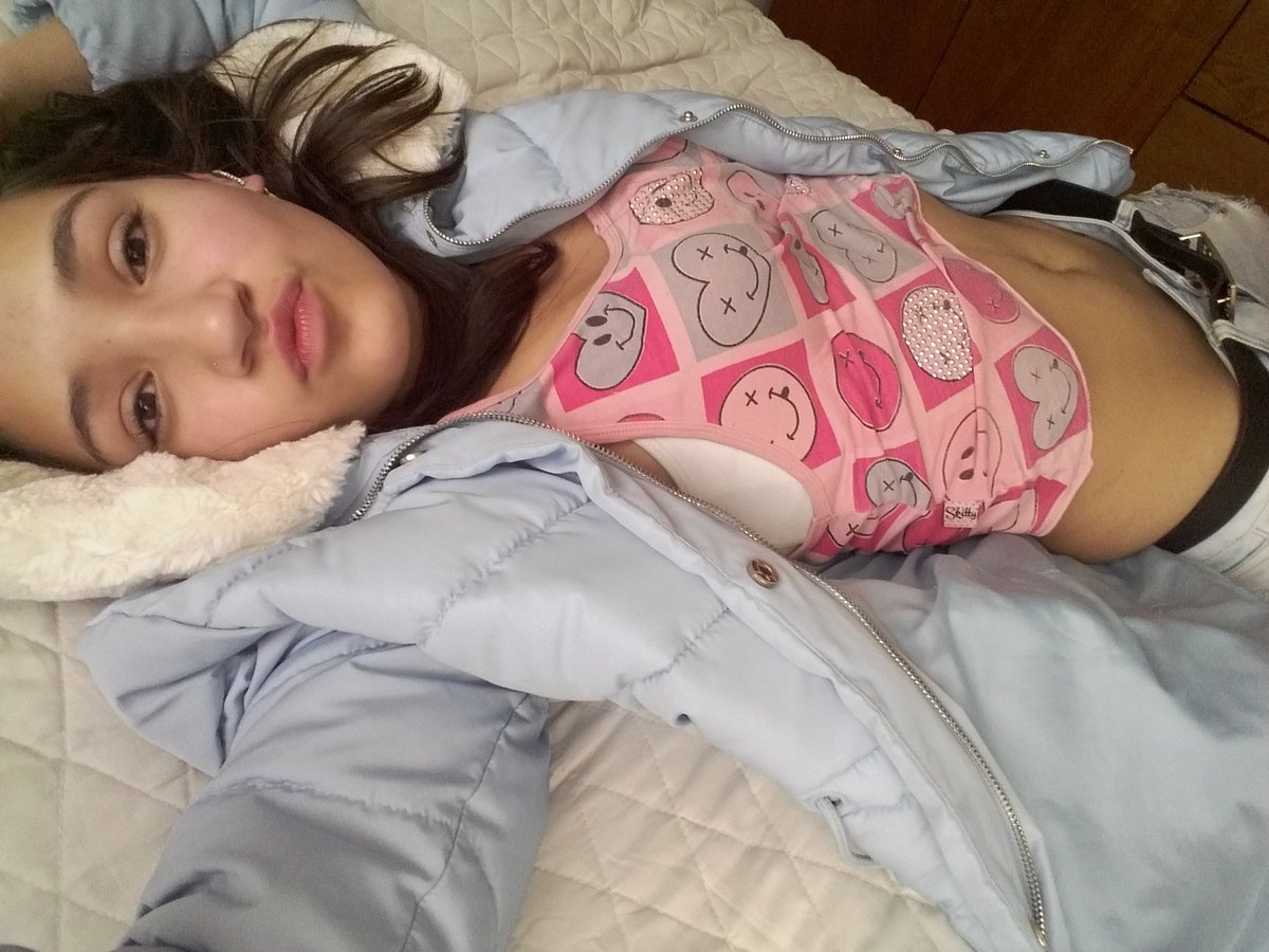 0Kathe1's tweet photo. Aburrida https://t.co/AmUIhcRQT2