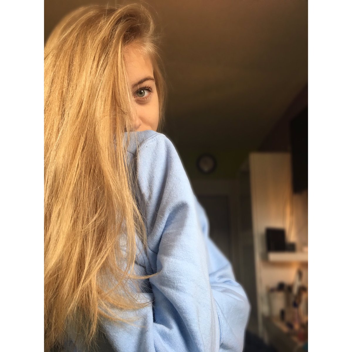 Xx_jana_xXlo's tweet photo. #Foti4Jan Ich habe Hunger🙎🏼🍔🍕 https://t.co/v6PNfBs5Zt