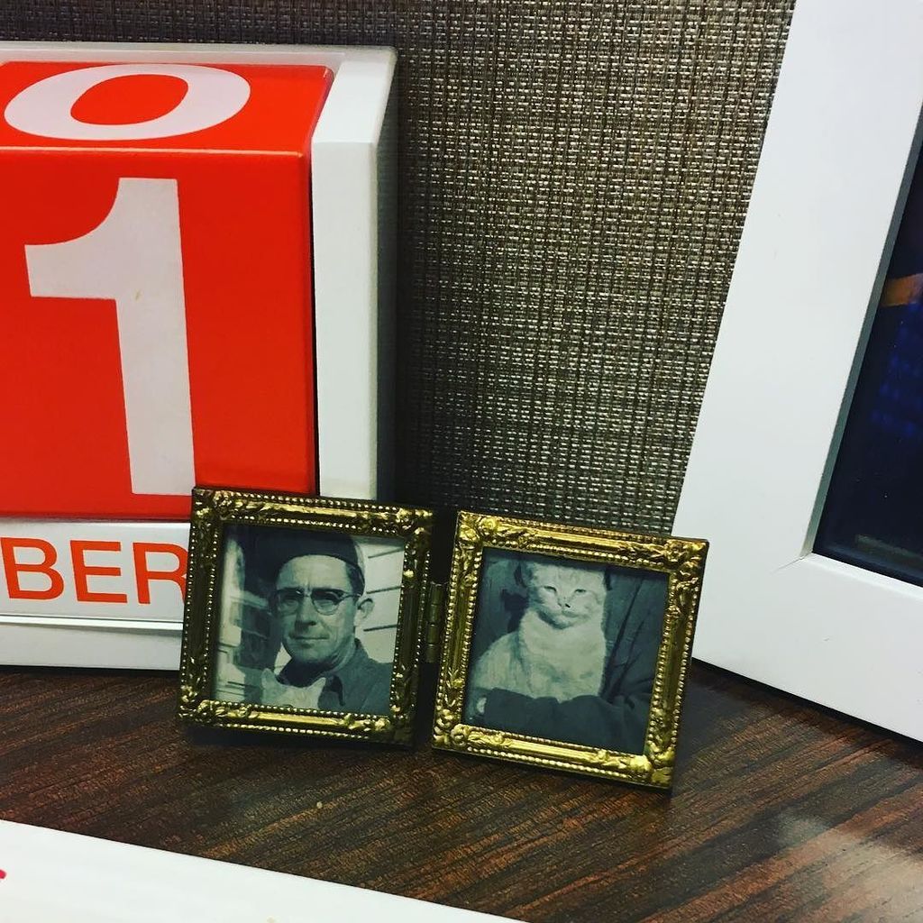 GreyCoopre's tweet image. My Uncle and his cat George. #squareoneranch #sq1thisday #tinyframes ift.tt/2dZmBsJ