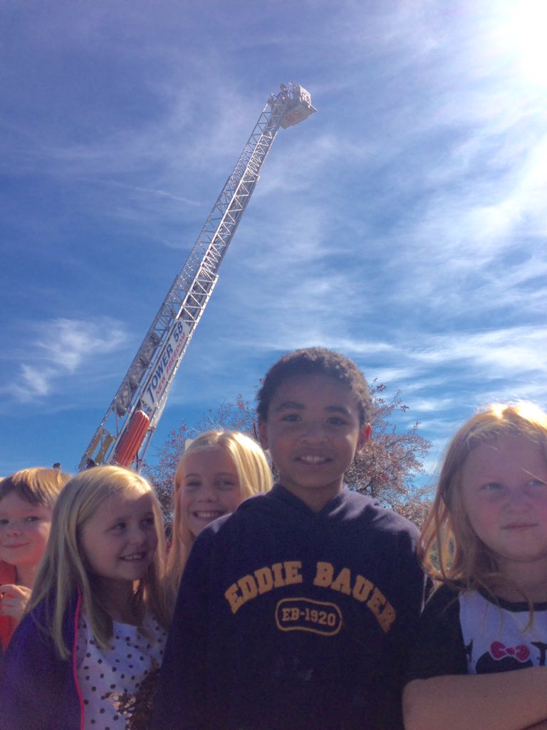 MrsPituch_SES's tweet photo. We learned so much today from our awesome firefighters during our Fire Safety Day. Thank you for making it so memorable! #firetruck #ses https://t.co/frw8bv3Sbr