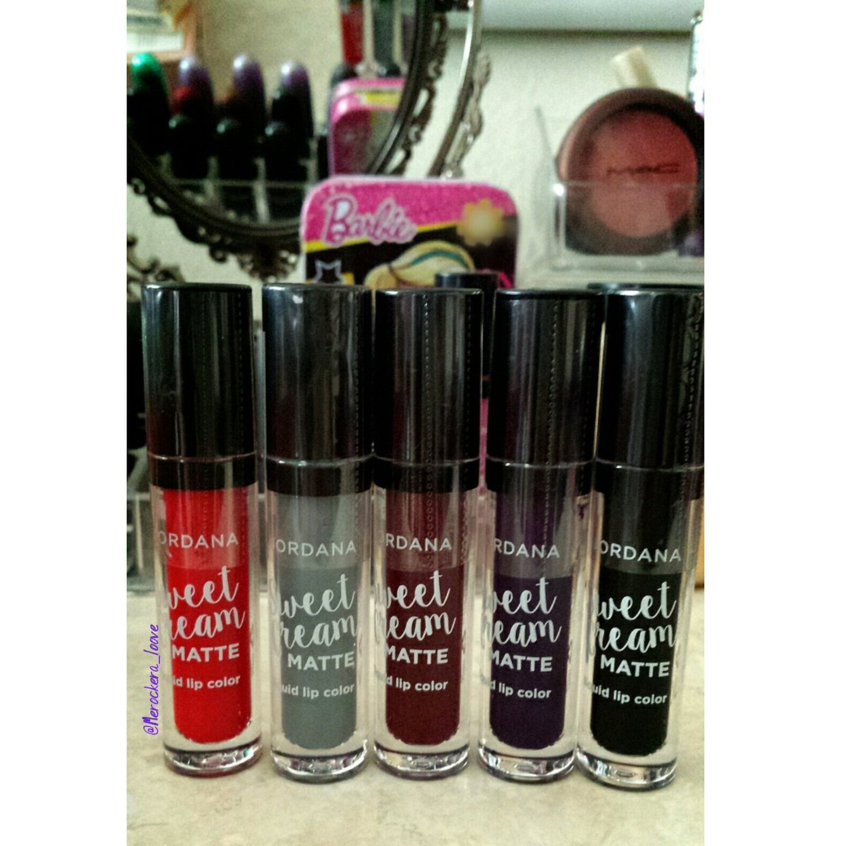 Msrockera21's tweet photo. @Jordanacosmetic #Halloween sweet matte liquid lipsticks 🍁 https://t.co/wyibhHjRpz