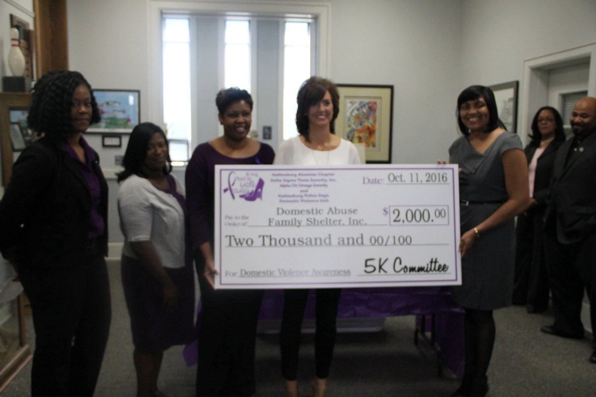 Hattiesburg_MS's tweet photo. The Domestic Abuse Family Shelter received $2,000 from HPD &amp; Hattiesburg Alumnae Chapter of the Delta Sigma Theta Sorority during ceremony. https://t.co/WQpEC5b92f