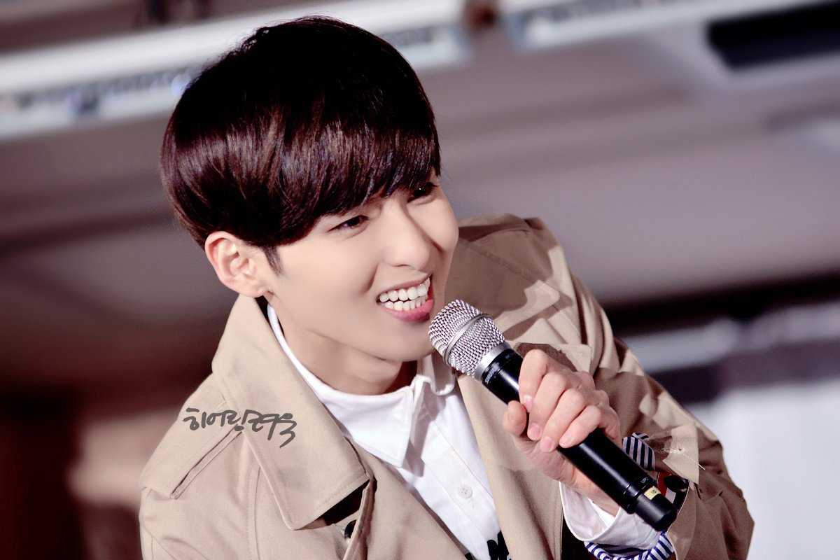 ccc_____e's tweet photo. 그대의 매일은 봄날이라 믿어
#려욱 #려욱아사랑해 #려욱아기다릴게 #려욱아할수있어 https://t.co/8nE3t2vN2z