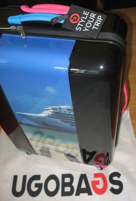 pattipietsch's tweet photo. Cruise packing made simple: https://t.co/T6oMwNUQZF #Ugobags https://t.co/qEwoDwMInt