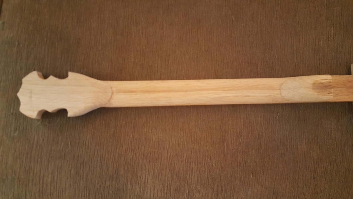 WBBowtieMike's tweet photo. Progress so far on the cigar box guitar neck #guitar #WhatHashtagDoIuse? https://t.co/udW9NEg0TL