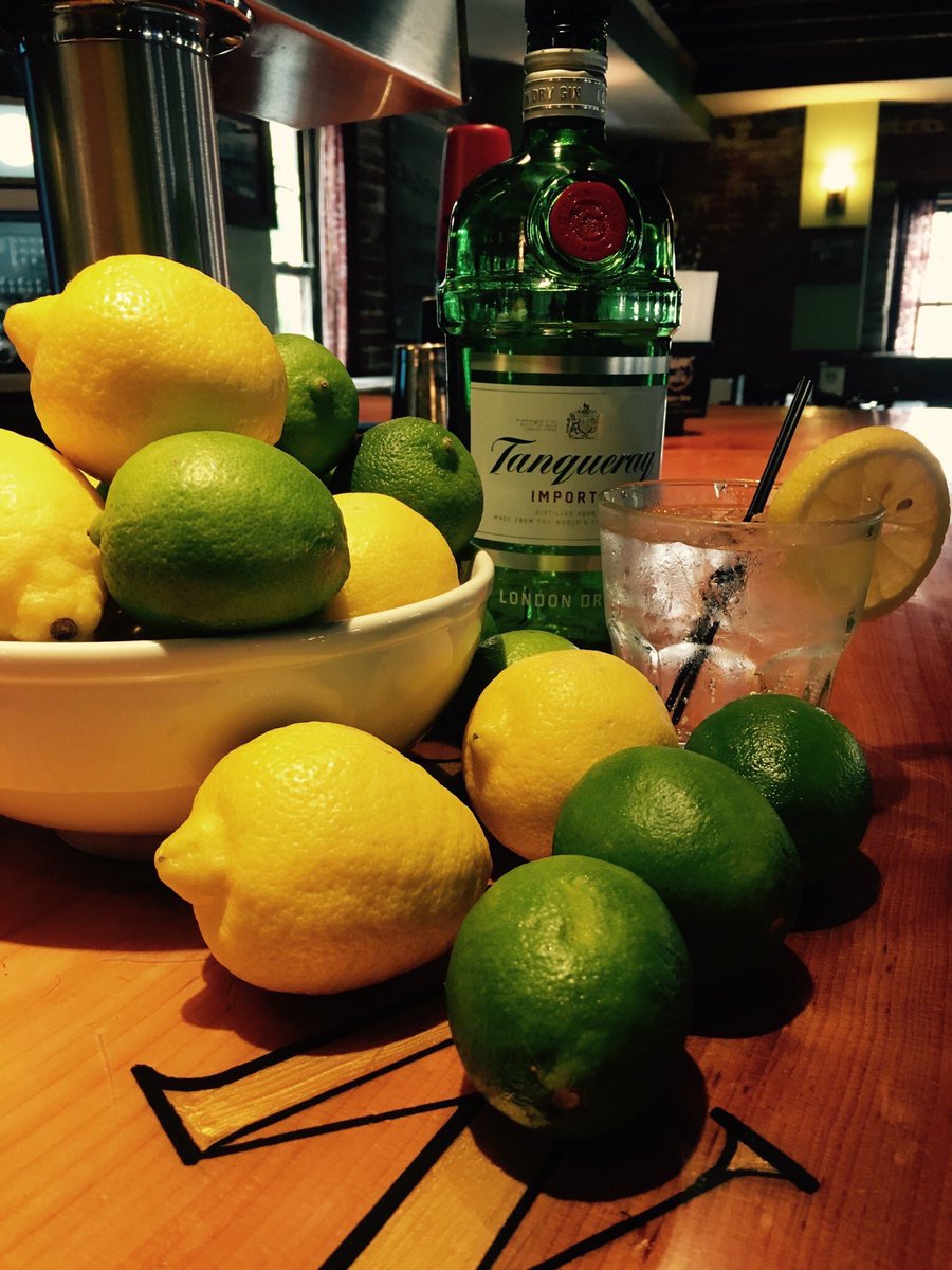 irishcurryaward's tweet photo. #TANQUERAYTUESDAY 18th October. There are so many ways to #Tanqueray.
Exclusive Belfast food bloggers event🍸@irishcurryaward https://t.co/F7RWoAplFk