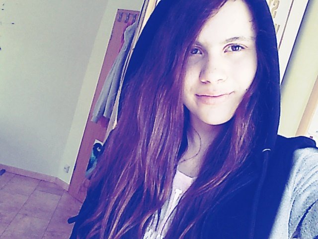 VikaZoller's tweet photo. @janmeyer Hallo ich bin Victoria, müde und erschöpft vom Tag und gehe nun ins Bett! #Foti4Jan 🌚💞 https://t.co/o7dLptKKhI