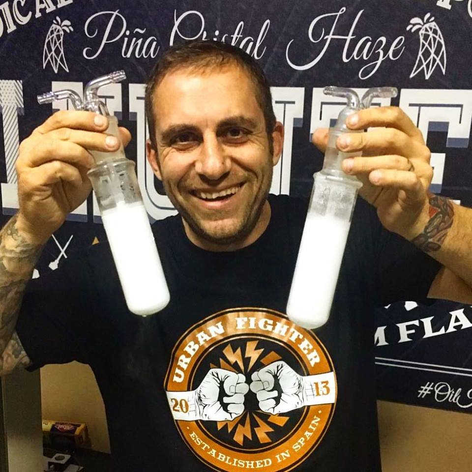 acrossintl's tweet photo. Got terps? Feisal Budderman of 710 Oil Hunters has plenty! Captured using an #acrossintl T80 cold trap. 😎👊 https://t.co/UBc4I6NfVV