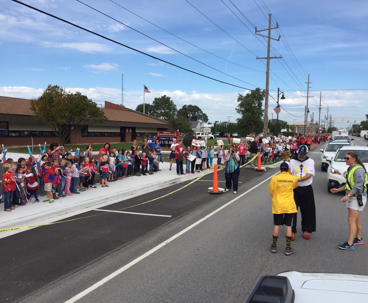INTorchRelay's tweet photo. Hand off in Jasper County #INTorchRelay https://t.co/YgaQMMYUoA