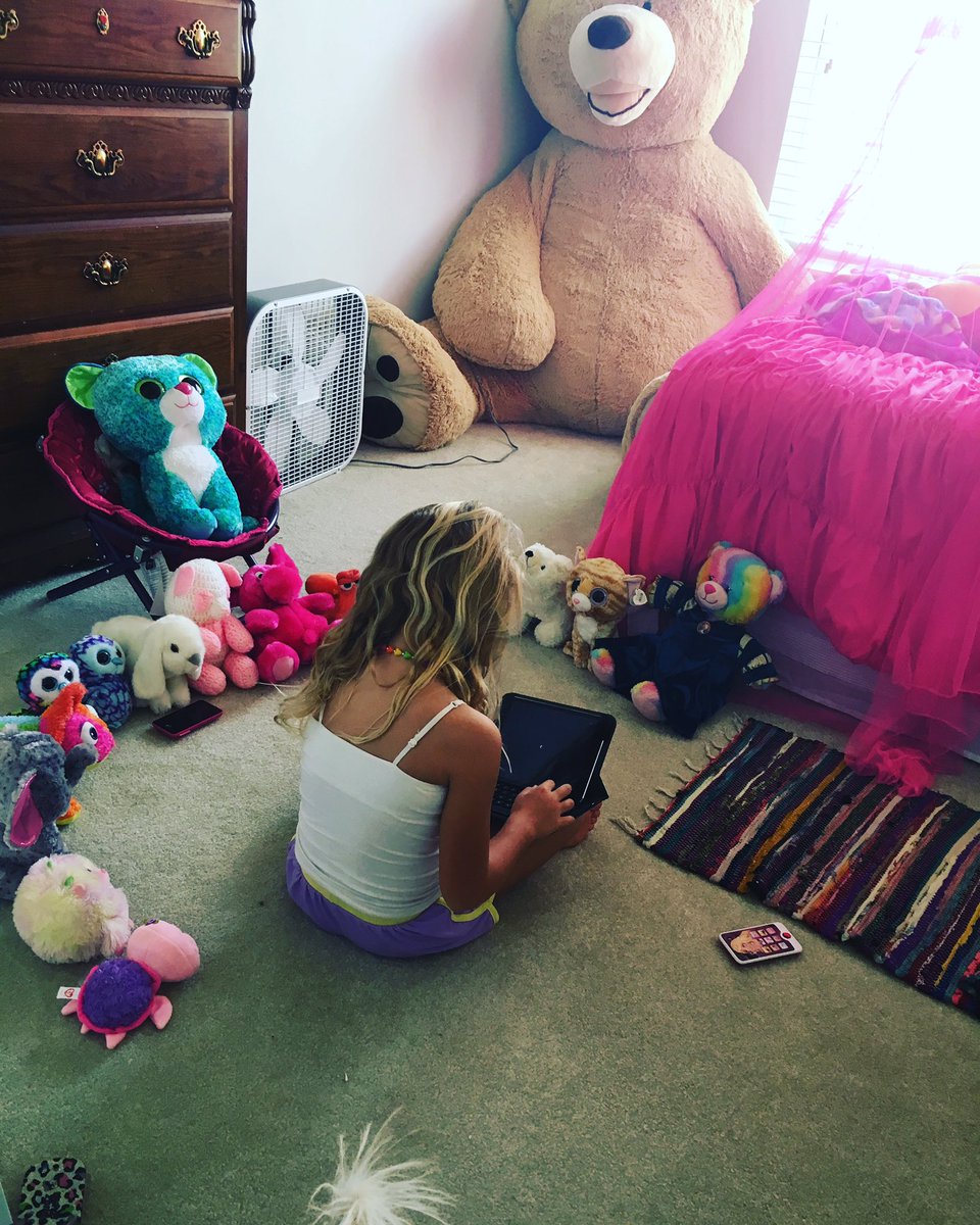 MrsCarlino's tweet photo. @MrCCarlino someone forgot to tell Lexi that school is out for Fall Break! #classinsession #implementingtechnology #wonderwhereshegetsit π https://t.co/XJ4zDBr2jZ