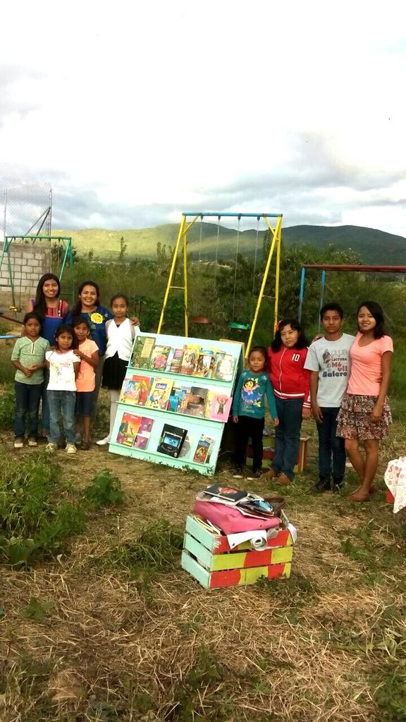 ElBaler0's tweet photo. Hoy, festejamos nuestro primer aniversario de actividades. 📚🎂💐👏🎁
¡¡Gracias totales a quienes nos han apoyado!! https://t.co/gSnVup1hHO