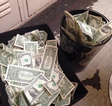 fuuuuuuck8's tweet photo. Si me pagaran por hacer enojar a mi mamá 💰💰💰 https://t.co/a5i13uQrER