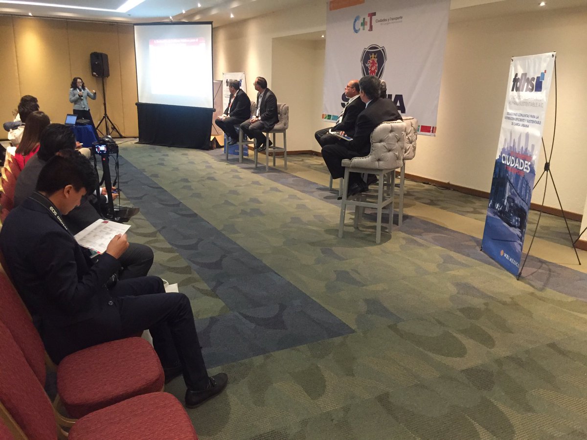 Desde Salón Palenque, discusión de soluciones al transporte de carga: