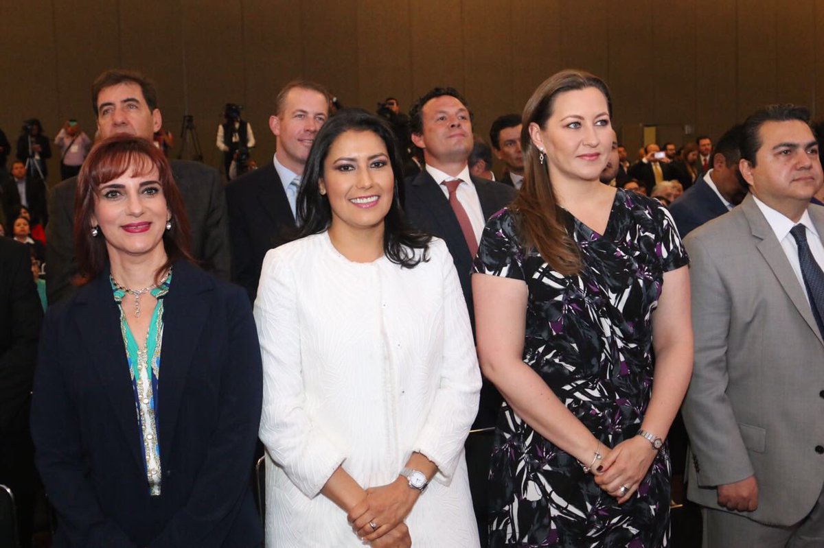 MarthaErikaA's tweet photo. Acompaño a mi esposo @RafaMorenoValle al Informe de Resultados de David Villanueva Lomelí, Auditor Superior del Estado. https://t.co/jyBJA3Czj1