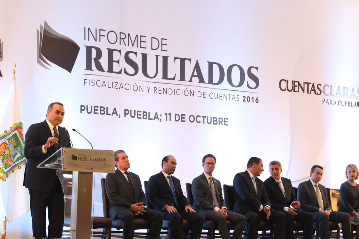 MarthaErikaA's tweet photo. Acompaño a mi esposo @RafaMorenoValle al Informe de Resultados de David Villanueva Lomelí, Auditor Superior del Estado. https://t.co/jyBJA3Czj1