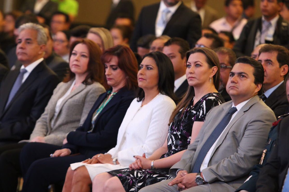 MarthaErikaA's tweet photo. Acompaño a mi esposo @RafaMorenoValle al Informe de Resultados de David Villanueva Lomelí, Auditor Superior del Estado. https://t.co/jyBJA3Czj1