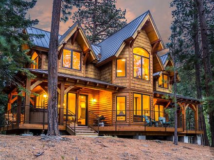 smkcbs10's tweet image. It&apos;s cabin season! How awesome is this one in Oregon? bit.ly/2deQxjQ #TeamHomeAway