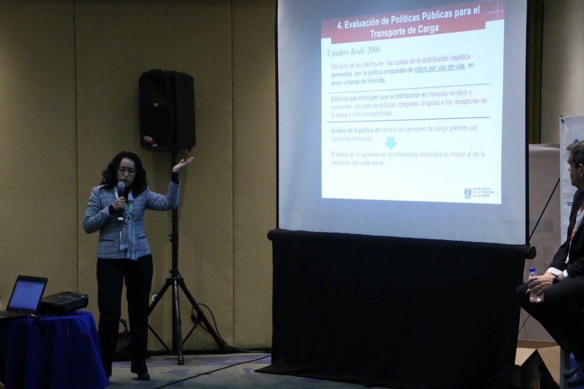 "No hay coherencia en la regulación entre estados y municipios. Esto eleva costos que se transfieren a los productos" Angélica Lozano.