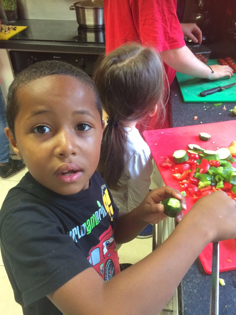 IslingtonPlay's tweet image. The children always enjoy a bit of playful healthy cooking on the adventure playgrounds.

#ThisisReal #Play #ChildrensPlay #Cooking