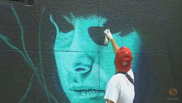 kmcerorevista's tweet photo. Artistas urbanos cubren de arte el #CentroHistórico
#MosMx2016
video: https://t.co/XEz6Pp146O https://t.co/YuS5zgxLGr