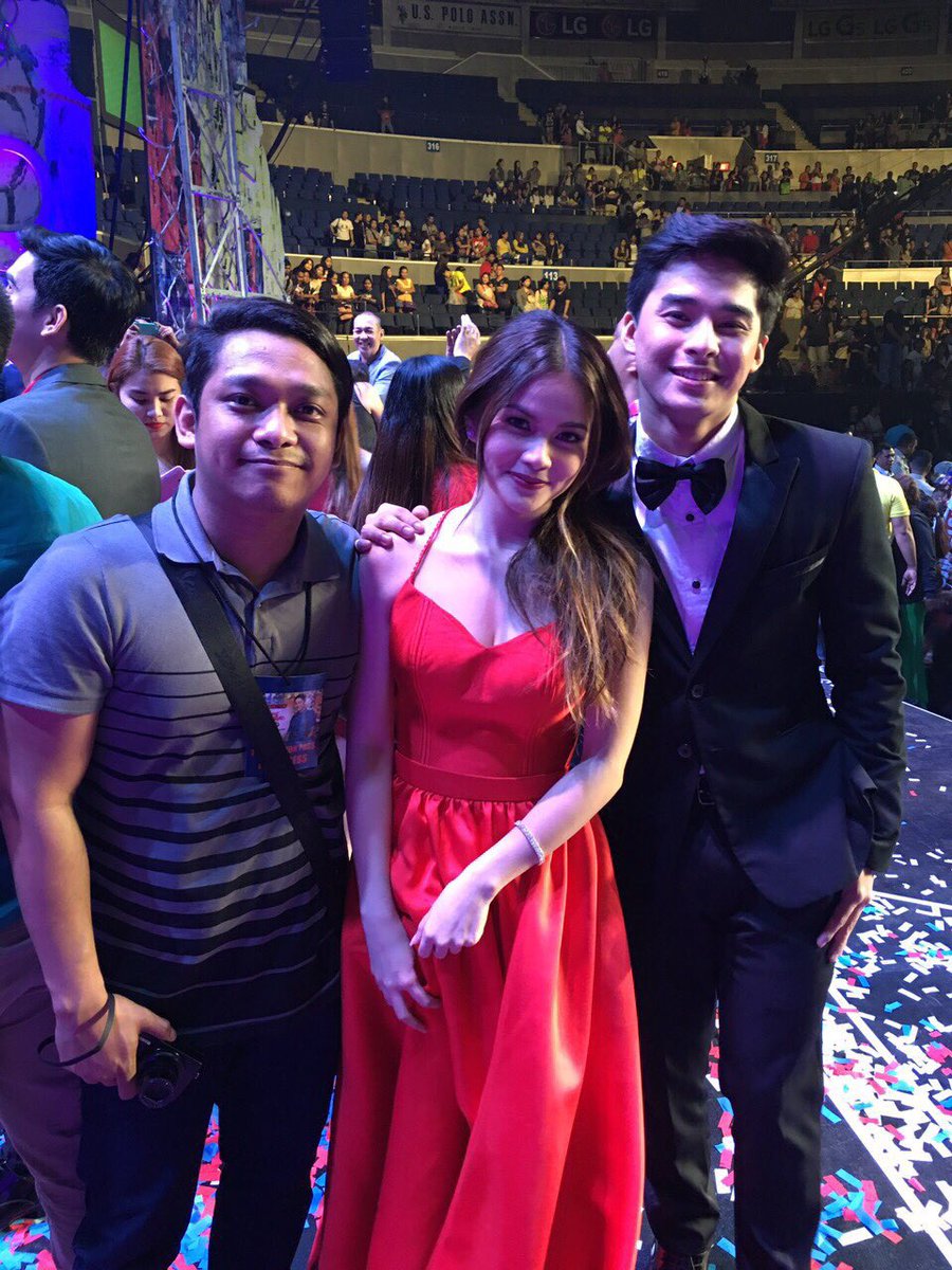 realmikeibanez's tweet photo. @MCLISSEroyals ay parang ako yata yung na-crop sa picture na yan. Hehehehe :) https://t.co/vgtaU3GJBv