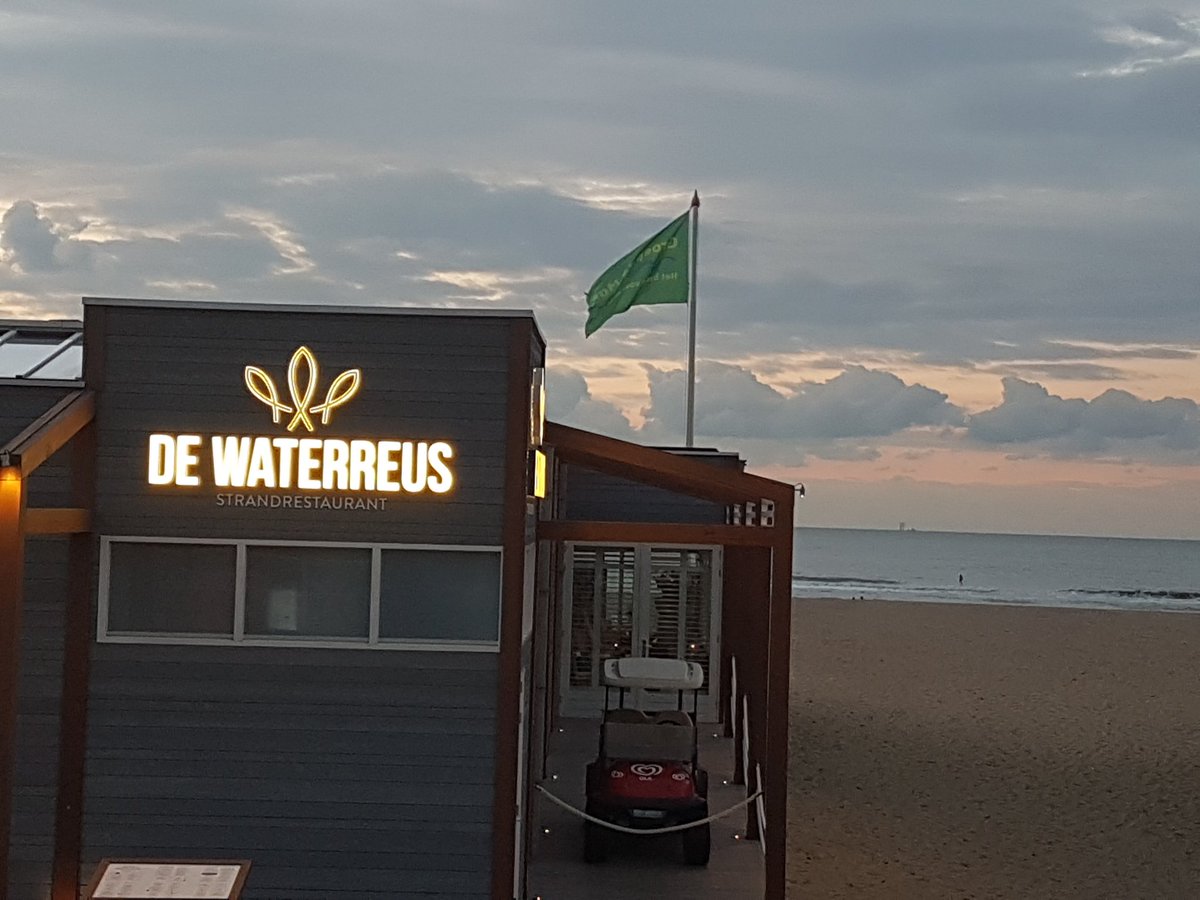 Hartv00rDenHaag's tweet photo. De Groep de Mos vlag is gehesen. Tot zo allemaal @DeWaterreus https://t.co/q2cU27ZZA4