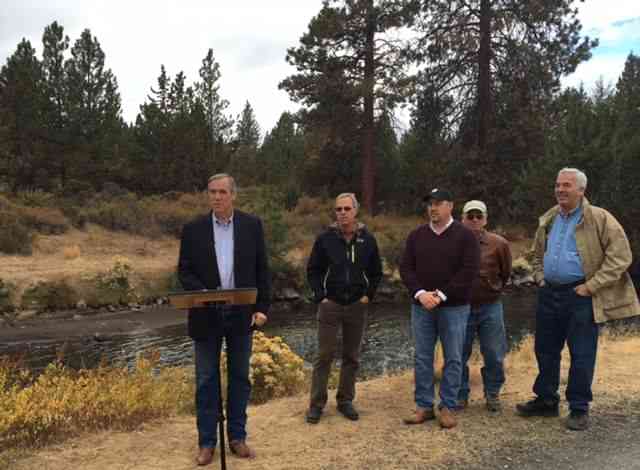 TroutUnlimited's tweet photo. .@SenJeffMerkley tours #PilotButte water project in #Oregon https://t.co/h4BCJytXVt @1110KBND #WaterForFish https://t.co/DezJuuISOg