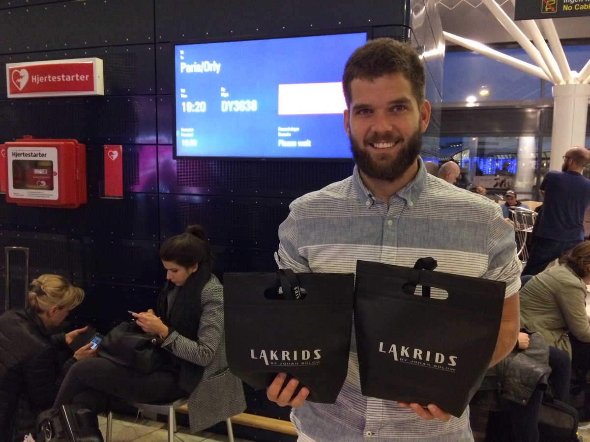 cosinadk's tweet photo. Cosina på tur. Danske gaver til Frankrig. #crepe #lakrids #businesstrip @LakridsbyBulow https://t.co/t9niXWp2Ss