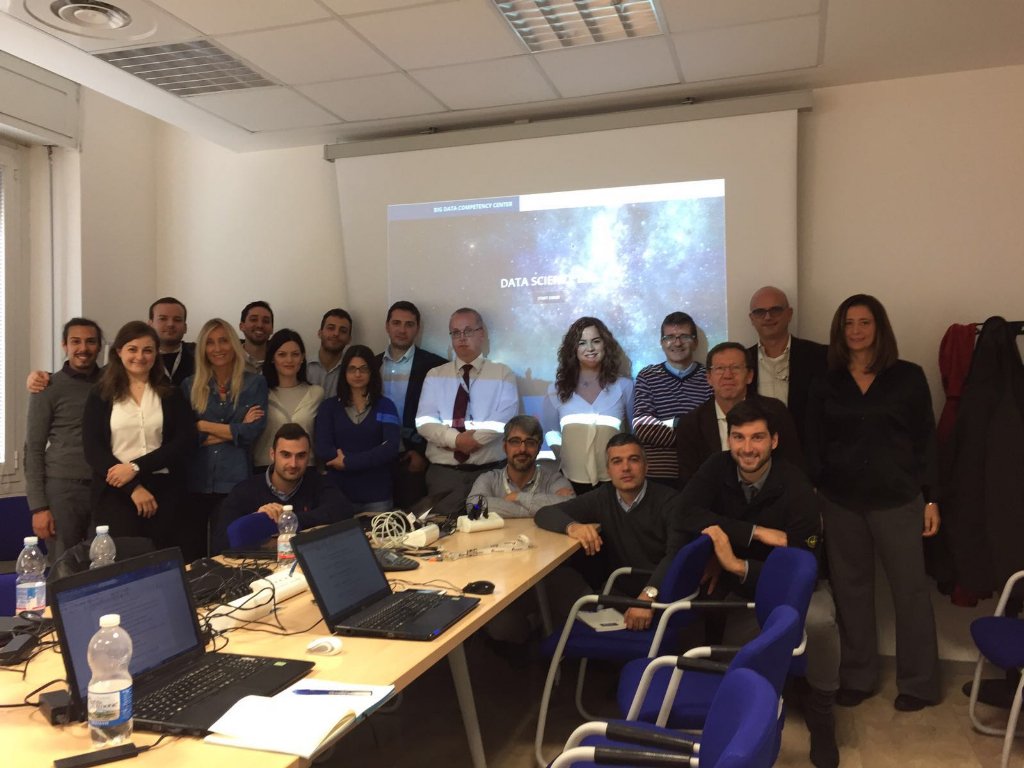 gruffatti's tweet photo. Ecco il DataScienceLab @EngineeringSpa Infrastruttura #bigdata strumenti e competenze https://t.co/lOUqNr6jqP