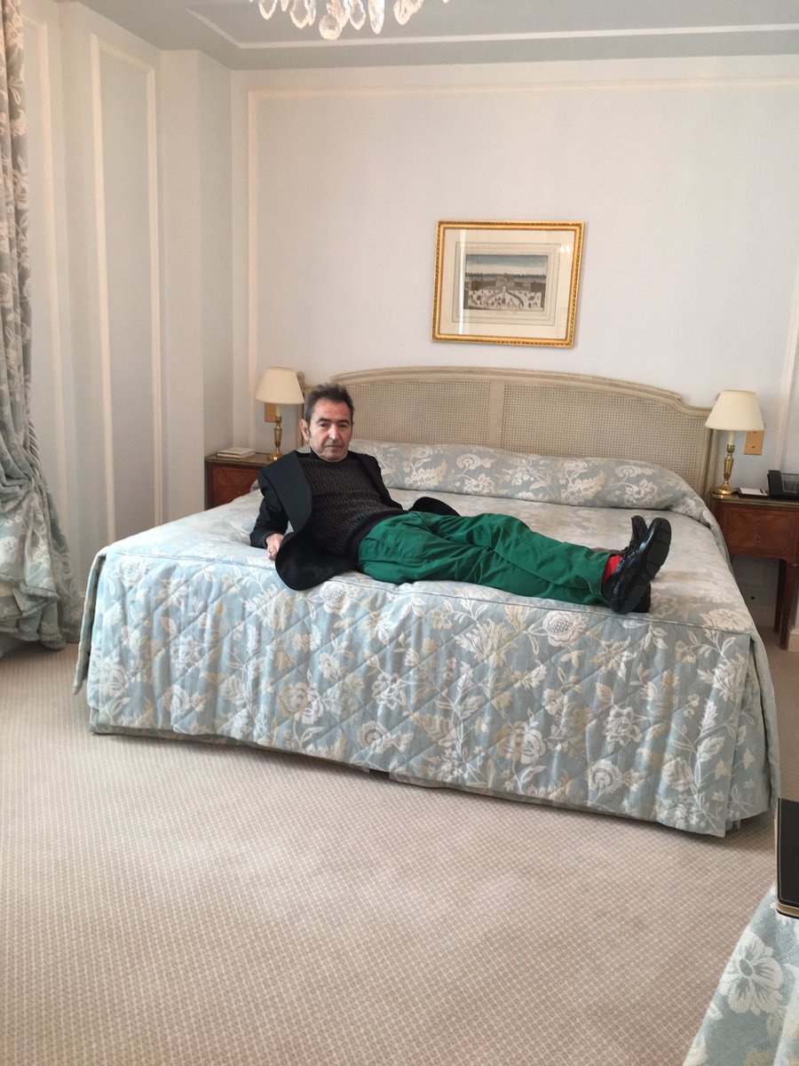 Benimarco's tweet image. Laissez faire at the Bristol Hotel in Paris.
