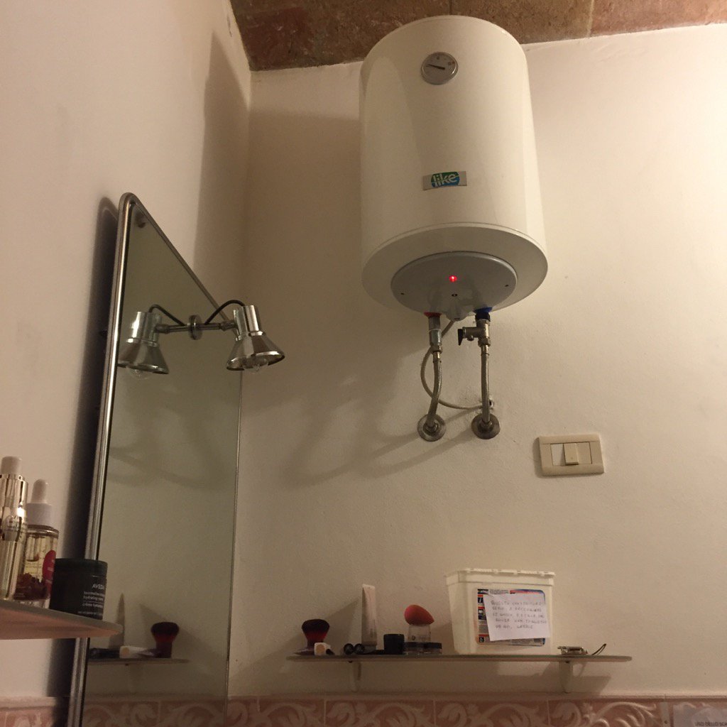 LaJillita's tweet photo. When you desperately need study break & to wash your hair but forgot to prime the hot water tank #ohitaly #morevino https://t.co/kfjxcakLR3