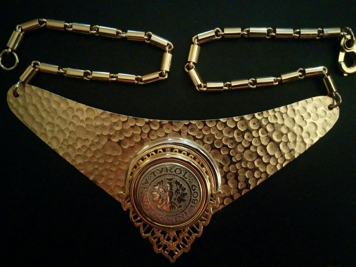 FVBTV's tweet photo. Wonder Woman statement necklace
#WonderWoman 
#statementnecklaces 
#thrift
#freshvintageboutique https://t.co/3LyBaojNOs