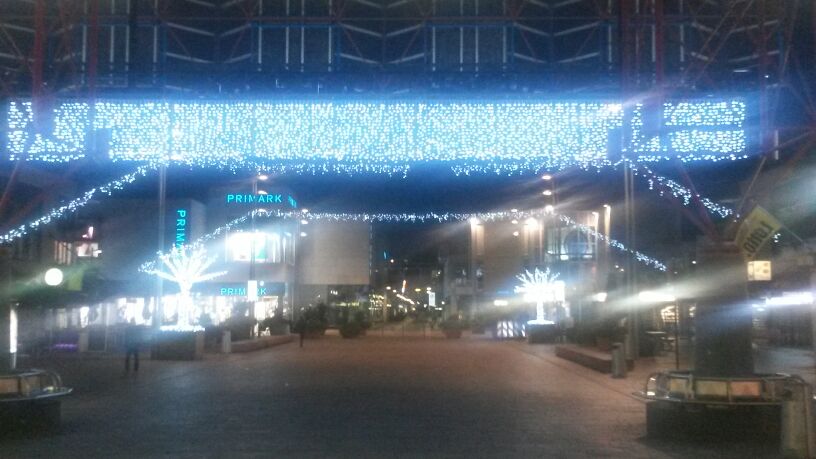 rahimspoor's tweet photo. Het plein van @NS_online station Almere Centrum is al in de juiste sfeer gebracht voor de feestdagen #ns #CWasdregio https://t.co/FxDHfUkcHK