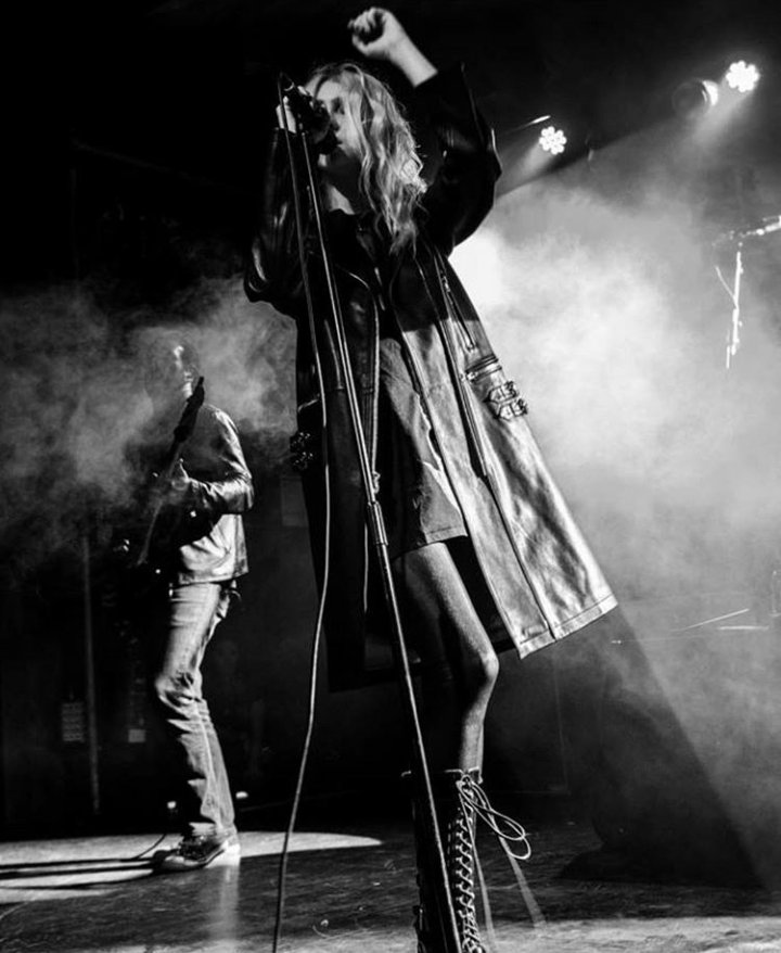 taylorzombiesky's tweet photo. HQ pics from the show in London coming sooooon https://t.co/nt1xGnwOPZ