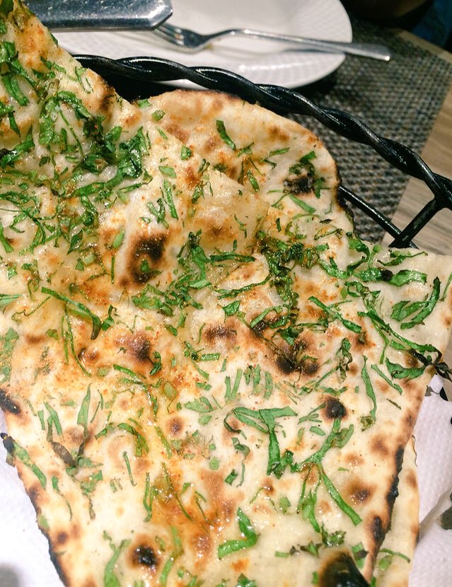 fingerNfork's tweet photo. #Naan #Indianbread #foodlove #foodporn #omnomnom #hotbread #hariyalinaan https://t.co/InvutA7iSe