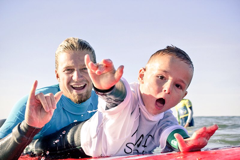 KindSurf's tweet photo. SHAKA BRO! Markel and @koloheandino sharing the Aloha at @KindSurf workshop yesterday during #QuikProFrance 🇫🇷
Thanx to all involved! @wsl https://t.co/IkzxvhPD2u