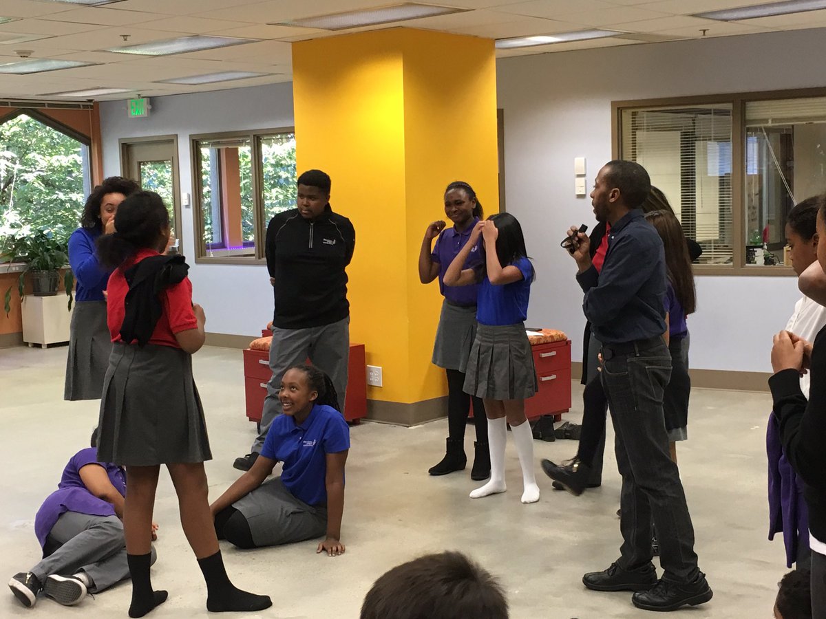 mrzphd's tweet photo. Guest teaching artist working with #tableau from @seattlerep at #RentonPrep to see  #RaisinAtTheRep https://t.co/SniiNSO3Su