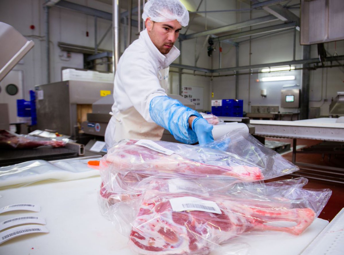 Covap's tweet photo. El Instituto #Halal e #IMANOR firman un convenio para desarrollar el mercado Halal via @Atalayar_ https://t.co/HGsaE5mWC1 #CTCCOVAP https://t.co/HP613MP0kr