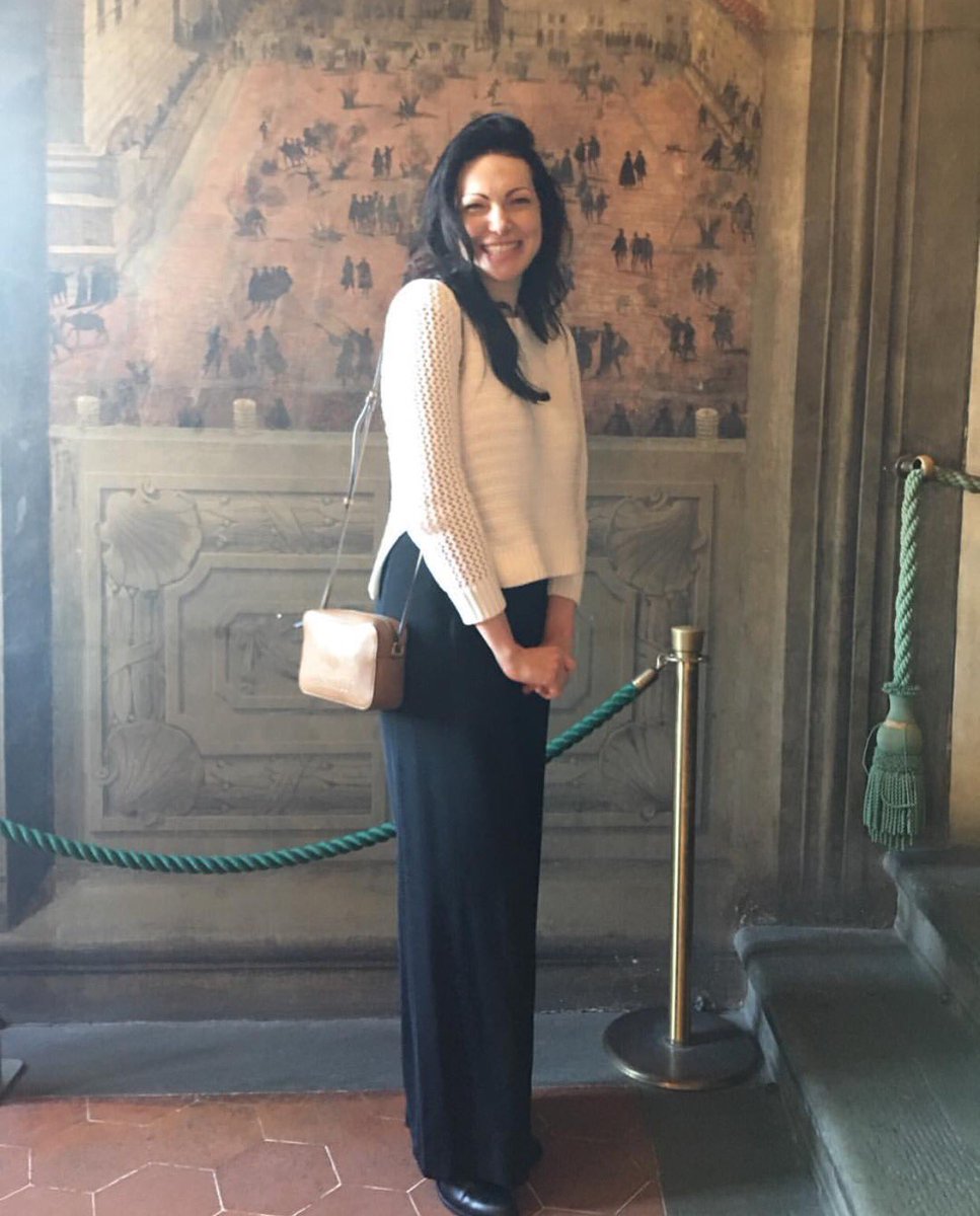 LauraPrepon's tweet image. Happiness, taking in the beauty of Florence. ❤️💋🌹