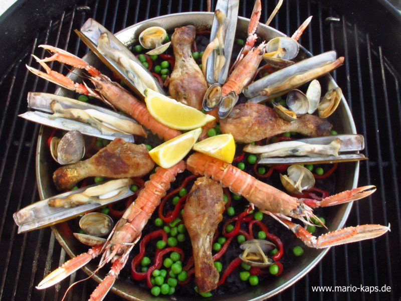 MarioKaps's tweet photo. Heute beliebt: #Paella #Negra vom #Feuer mit #Hähnchen u. #Meeresfrüchten/#Scampi #FireFood https://t.co/tefZvnUftw https://t.co/EfihDgN3GO