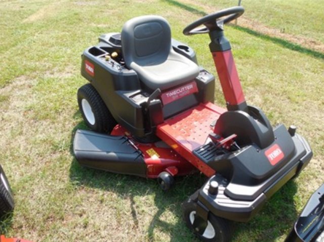 FoothillsTractr's tweet photo. Cutting grass and cutting time. https://t.co/3LEOvp7ceZ