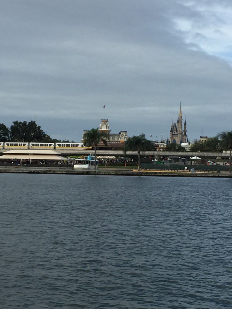 JeremyFDraper's tweet photo. #Iconic. @WaltDisneyWorld #vaca2016 https://t.co/Wk56gxpc9O
